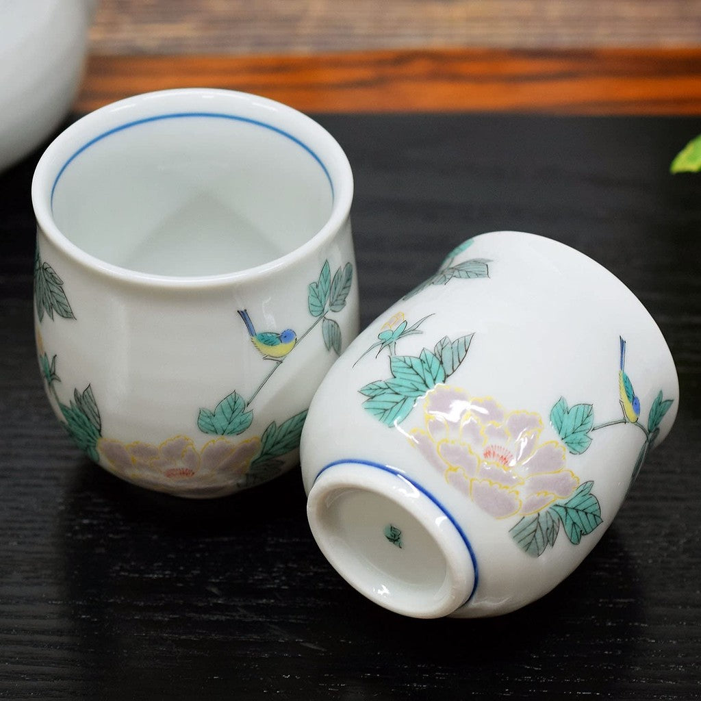 【made in japan】
Stylish Pair of Teacups from Waza no Kura - Kutani Porcelain Bird Design, Made in Japan, Perfect for Wedding Anniversaries, Special Celebrations, or Gifting for Loved Ones. Traditional Japanese Tableware.