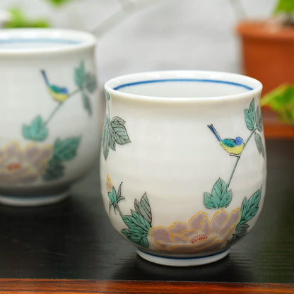 【made in japan】
Stylish Pair of Teacups from Waza no Kura - Kutani Porcelain Bird Design, Made in Japan, Perfect for Wedding Anniversaries, Special Celebrations, or Gifting for Loved Ones. Traditional Japanese Tableware.