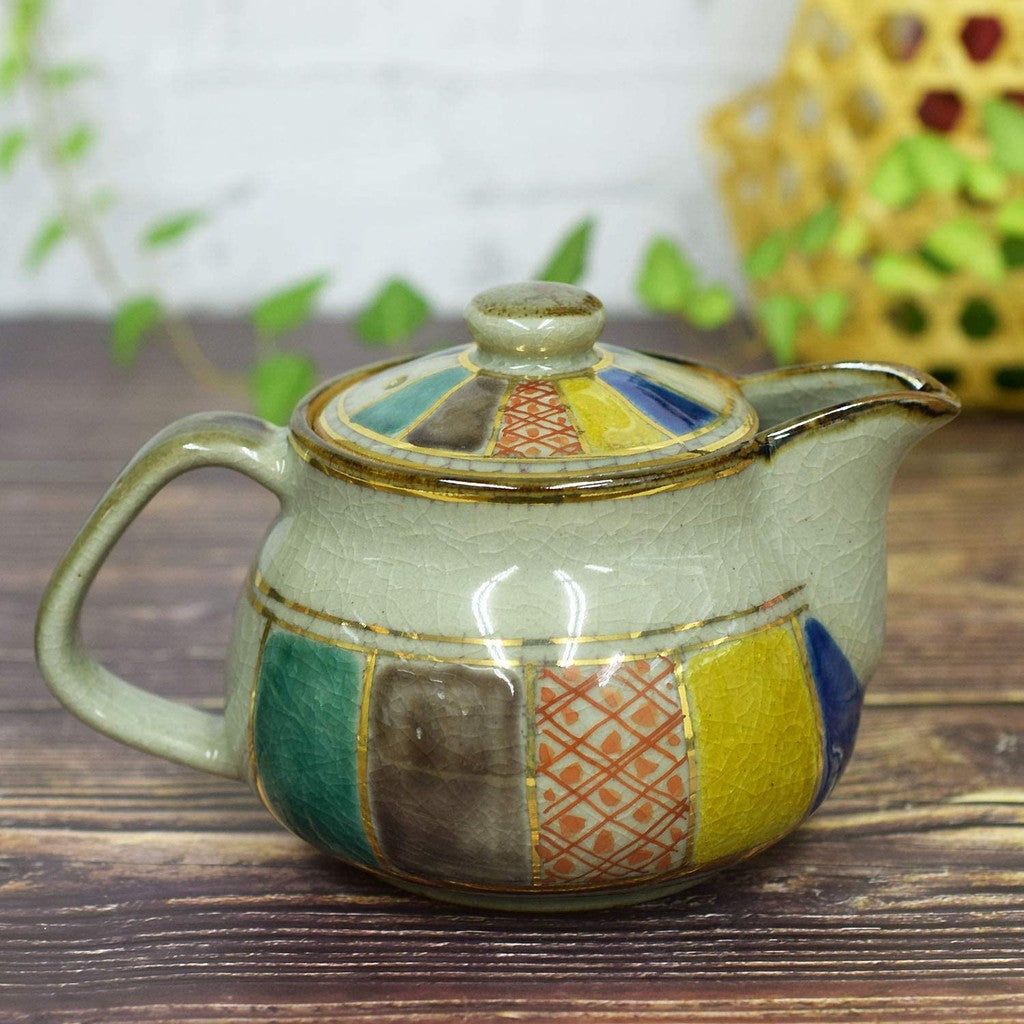 【made in japan】
Stylish Japanese Kyusu Teapot from Kutani Ware, Ceramic Pot with Paper Balloon Design, Includes Tea Strainer, Made in Japan, Perfect for Serving Traditional Tea.