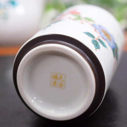【made in japan】
Stylish Kutani Ware Large Tea Cup by Waza no Kura - Handmade Ceramic Japanese Tableware. Perfect Gift for Birthdays, and Celebrations like Kanreki, Koki, Kiju, and Sanzu. Authentic Japanese Craftsmanship.