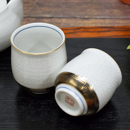 【made in japan】
Stylish Pair of Kutani-yaki Tea Cups by Wazano Kura, Elegant White Seven Treasures Design, Perfect for Wedding Anniversaries and Celebrating Milestones like 60th, 70th, 75th, and 88th Birthdays. Ideal Japanese Pottery Gift.