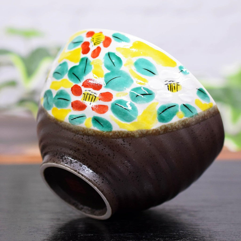 【made in japan】
Stylish Kutani Porcelain Rice Bowl by Waza no Kura - Elegant Flower Pattern Tea Bowl, Premium Japanese Tableware for Birthday, Kanreki, and Koki Celebrations, Perfect Gift for Jubilees, Made in Japan.