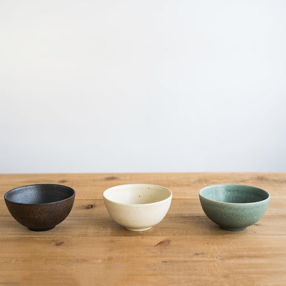 【made in japan】
Shigaraki Pottery Meizan Classic Rice Bowl, Diameter 12cm, Microwave and Dishwasher Safe, Natural Color. Ideal for Daily Use!