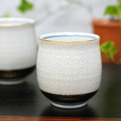 【made in japan】
Stylish Pair of Kutani-yaki Tea Cups by Wazano Kura, Elegant White Seven Treasures Design, Perfect for Wedding Anniversaries and Celebrating Milestones like 60th, 70th, 75th, and 88th Birthdays. Ideal Japanese Pottery Gift.