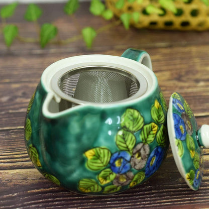 【made in japan】
Elegant Kyusu Teapot - Kutani Ware Green Camellia Design, Japanese Ceramic Pot with Tea Strainer, Brand Dishware, Made in Japan. Perfect for Tea Lovers!