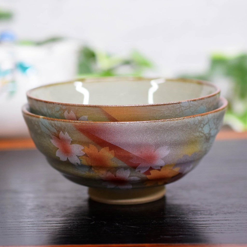 【made in japan】
Waza no Kura Elegant Pair of Rice Bowls - Japanese Kutani Pottery for Couples with Sunflower Design, Premium Tableware Gift for Weddings, Birthdays, and Special Celebrations, Made in Japan.