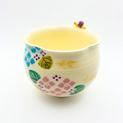 【made in japan】
Japanese Tea Ceremony Chawan Matcha Bowl - Handmade Kyoyaki Hydrangea Design, 11cm Diameter x 9cm Height, Perfect Gift by Koujou Takenaka - Authentic Craftsmanship from Japan