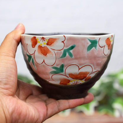 【made in japan】
Stylish Japanese Kutani Porcelain Rice Bowl - Premium Pink Floral Design, Perfect for Tea and Soup, Ideal Gift for Birthdays, Milestone Celebrations, and Special Occasions, Made in Japan.