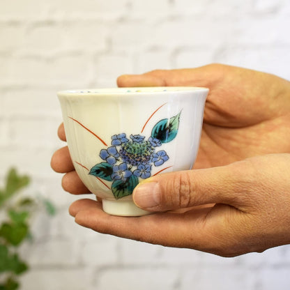 【made in japan】
Elegant Japanese Yuzan Ware Teacup Set - 5 Pieces Kutani Porcelain Tea Bowls with Floral Design, Perfect for Guests, High-Quality Tableware, Ideal for Housewarming, Grand Opening, Wedding Gifts, and Special Occasions, Made in Japan.