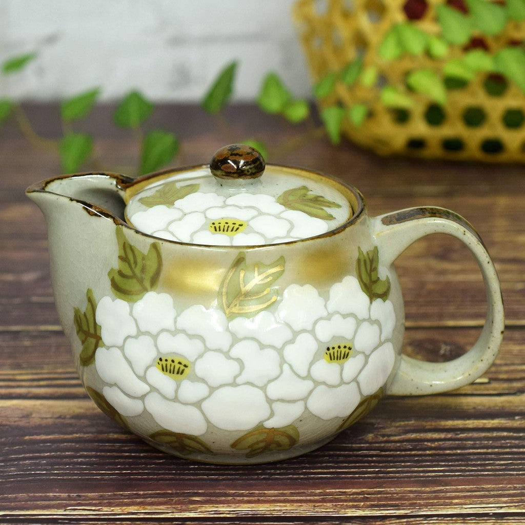 【made in japan】
Elegant Kyusu Teapot with Strainer, Kutani Porcelain, White Peony Design, Japanese Tableware, High-Quality Ceramic, Made in Japan, Perfect for Tea Lovers.