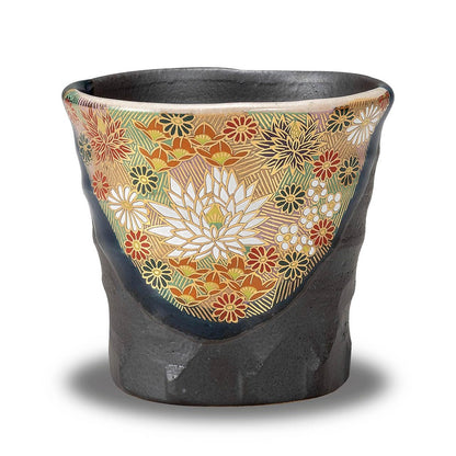 【made in Japan】
Stylish Japanese Kutani Pottery Sake Glasses from Waza no Kura – Premium Ceramic Shochu Glasses with Golden Floral Design, Ideal for Birthdays, Milestone Celebrations, and Gifts, Made in Japan.