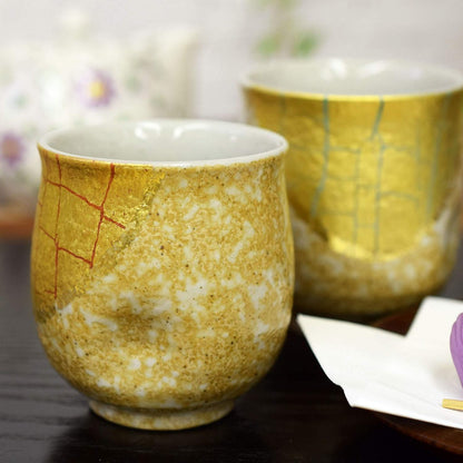 【made in japan】
Stylish Pair of Kutani Ware Tea Cups - Japanese Ceramic Brand with Gold Leaf Decoration, Perfect for Couples' Wedding Anniversary, Celebrating Milestone Birthdays, or Gift Giving. Made in Japan.