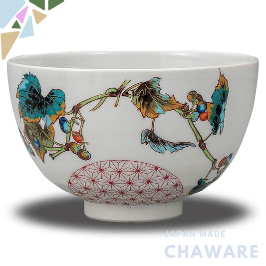 【made in japan】
Stylish Matcha Bowl by Waza no Kura – Kutani Ware Ceramic Tea Whisk Bowl with Wild Grapes, Perfect for T