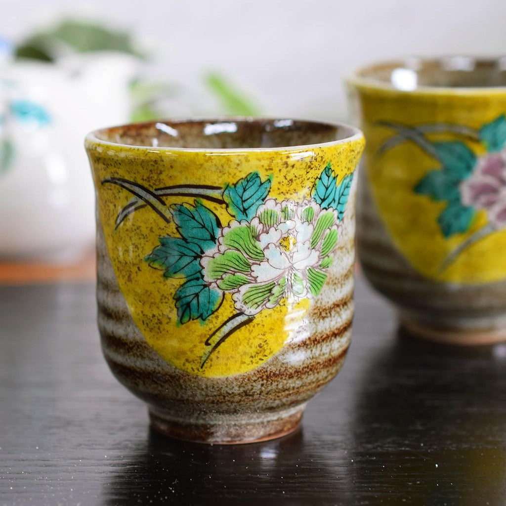 【made in japan】
Kilala Japanese Traditional Ceramic Pair of Tea Cups - Stylish Kutani Ware for Couples, Yoshidaya Peony Design, High-Quality Japanese Tableware, Authentic Japanese Craftsmanship.