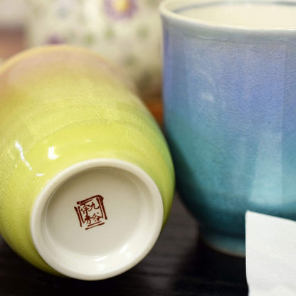【made in japan】
Stylish Kuniyaki Yukata Cup Pair for Couples - Silver Glaze, Ceramic Tea Bowl, Japanese Tableware, Brand Quality, Made in Japan. Perfect for tea lovers!
