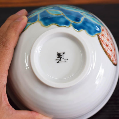 【made in japan】
Stylish Japanese Ceramic Bowl by Waza no Kura, Kutani Ware, Blue Peony Design. High-quality dishware for traditional cuisine. Perfect as a birthday gift or for celebratory occasions like Shinto ceremonies and anniversaries. Handcrafted in