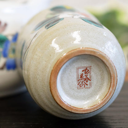【made in japan】
Waza no Kura Stylish Japanese Tea Cup - Kutani Ware Yu-Don - Red and White Camellia Design - Elegant Ceramic Tea Bowl - Authentic Japanese Tableware, Made in Japan.