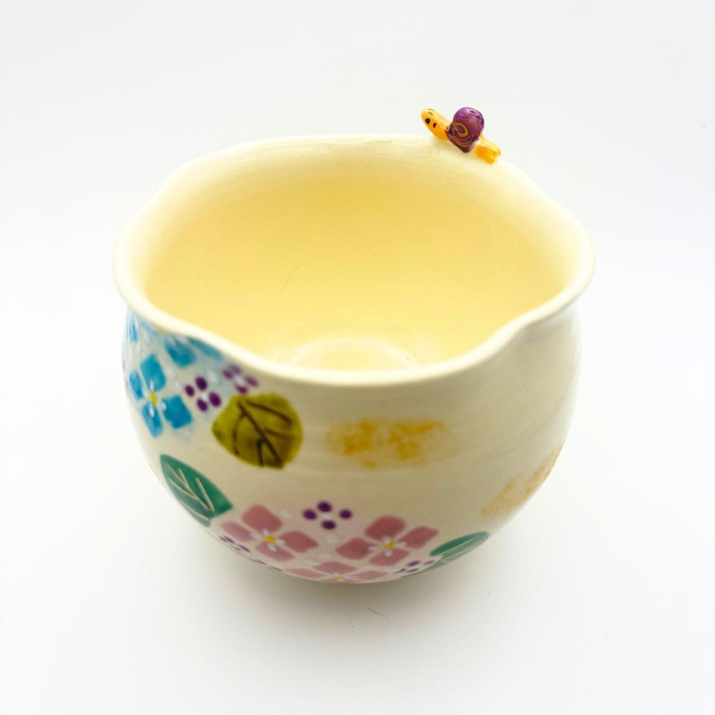 【made in japan】
Japanese Tea Ceremony Chawan Matcha Bowl - Handmade Kyoyaki Hydrangea Design, 11cm Diameter x 9cm Height, Perfect Gift by Koujou Takenaka - Authentic Craftsmanship from Japan