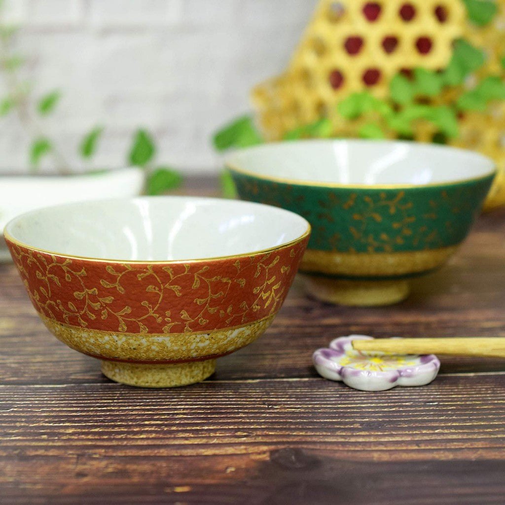 【made in japan】
Elegant Japanese Kutani Porcelain Pair Rice Bowls - Stylish Tableware for Couples, Gold Scroll Design, Premium Quality, Perfect for Weddings, Anniversaries, and Gifts.