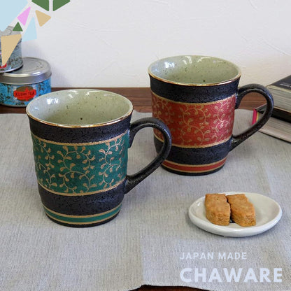 【made in japan】
Kutani Porcelain Pair of Mug Cups with Golden arabesques – Perfect for Couples, Elegant Design AK5-0886.