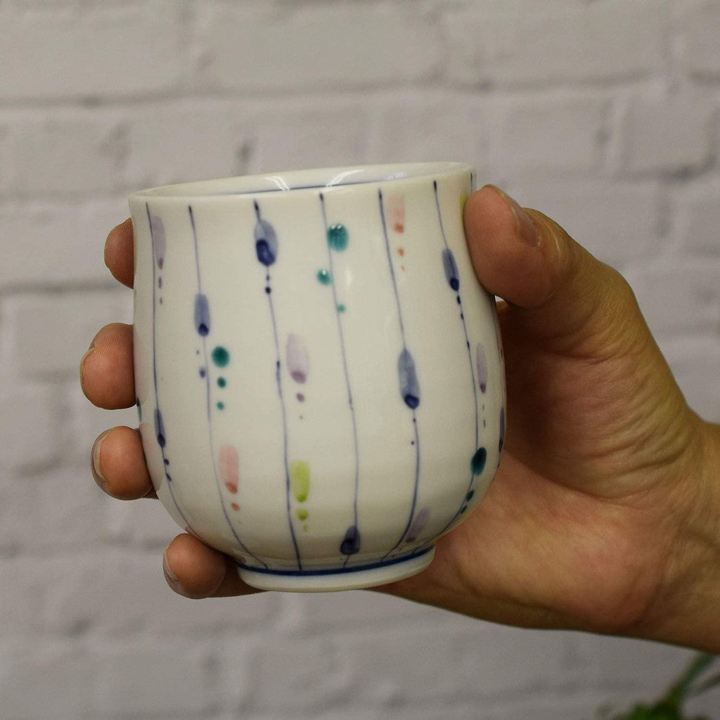 【made in japan】
Stylish Pair of Japanese Kutani Porcelain Tea Cups by Waza no Kura, Ideal for Couples - Perfect Gift for Anniversaries, Birthdays, and Special Celebrations, Made in Japan.