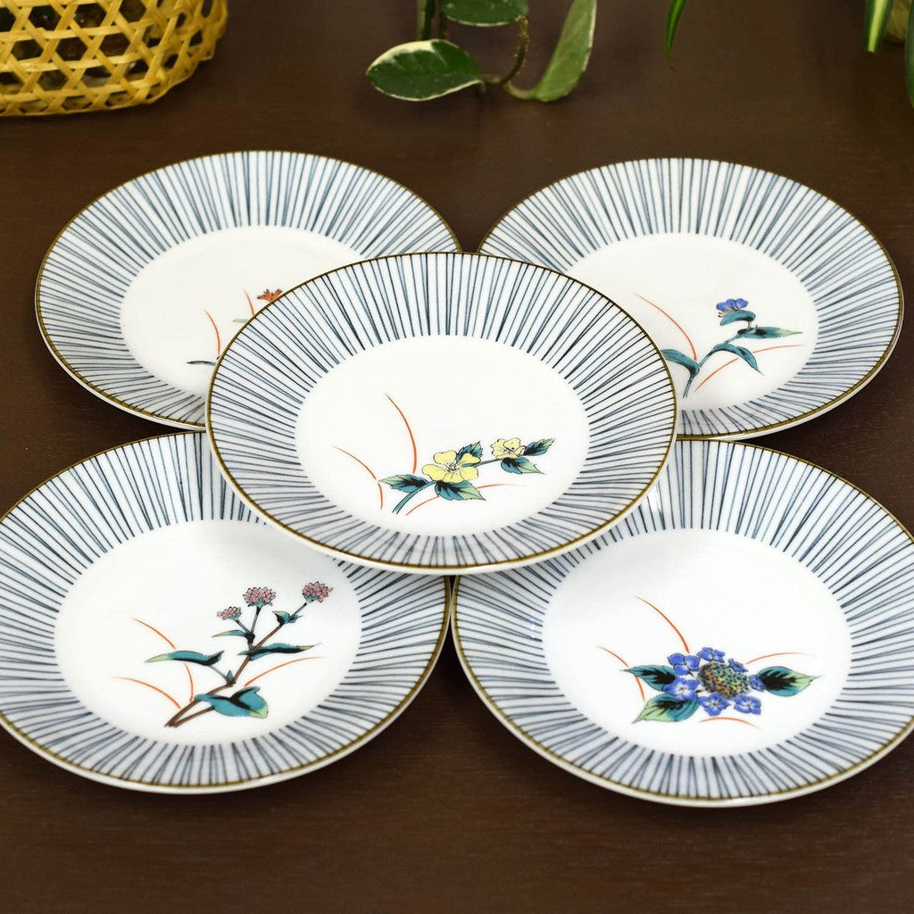 Waza no Kura Stylish Plate Set - Kutani Ware Medium Plates (Set of 5) with Five Grass Flowers Design - High-Quality Ceramic Tableware - Japanese Tableware - Side Plates - Made in Japan - Perfect for Wedding Gifts and Presents.