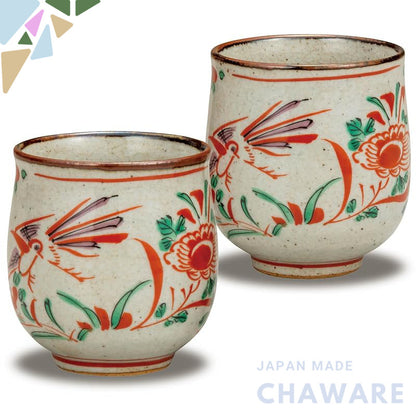 【made in japan】
Elegant Set of Matcha Teacups - Waza no Kura Kutani-Yaki Pair for Couples, Red Artwork Ceramic Tea Bowls