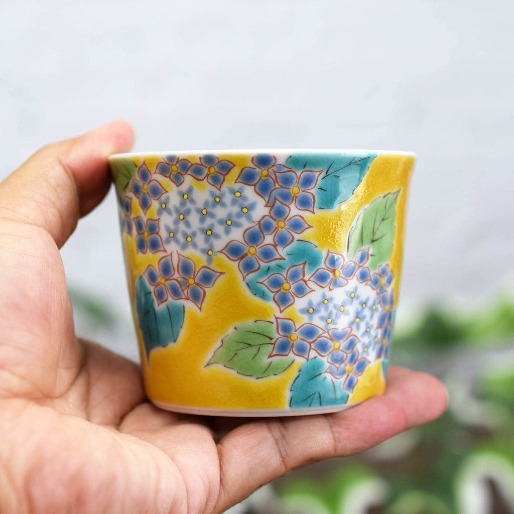 【made in japan】
Waza no Kura Stylish Soba Choko - Kutani Ware Flower Design Ceramic Japanese Tableware