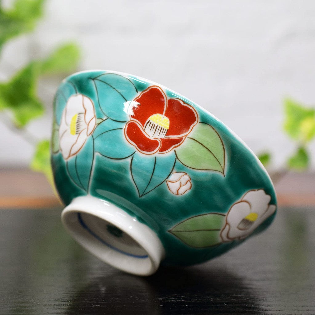 【made in japan】
Kutani Ware Rice Bowl by Wazano-Kura, featuring Camellia Design, High-Quality Ceramic Tableware, Perfect for Traditional Japanese Dining, Ideal Gift for 60th Birthday Celebrations.