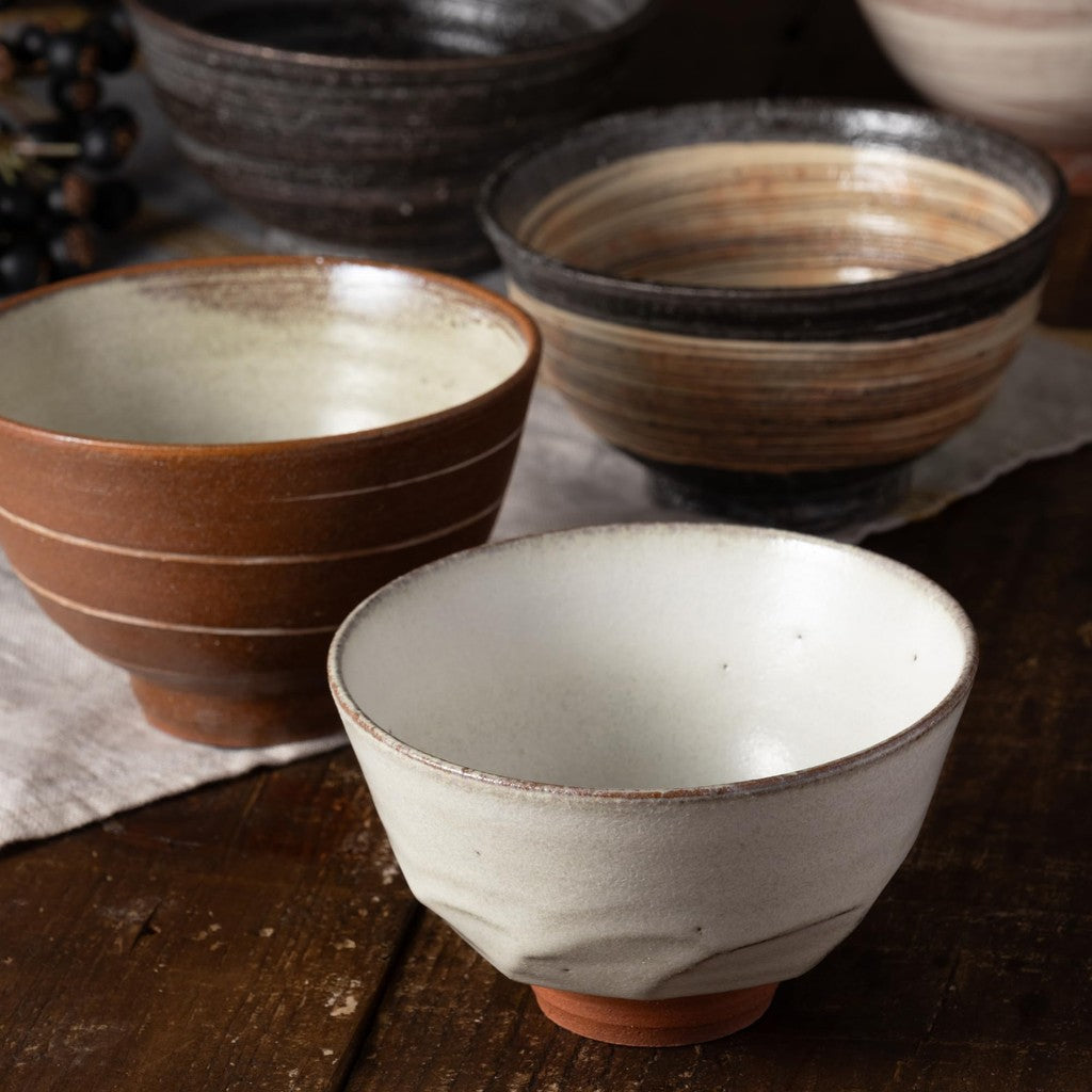 【made in japan】
Marui Seito Shigaraki Pottery Hachimoku Rice Bowl, 11cm Diameter, White Glazed, Classic Design - MR-3-4550. Perfect for Serving Rice in Style!
