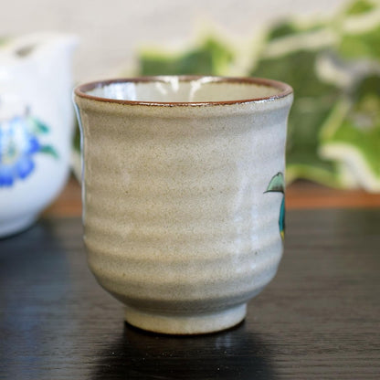 【made in japan】
Waza no Kura Stylish Japanese Tea Cup - Kutani Ware Yu-Don - Red and White Camellia Design - Elegant Ceramic Tea Bowl - Authentic Japanese Tableware, Made in Japan.