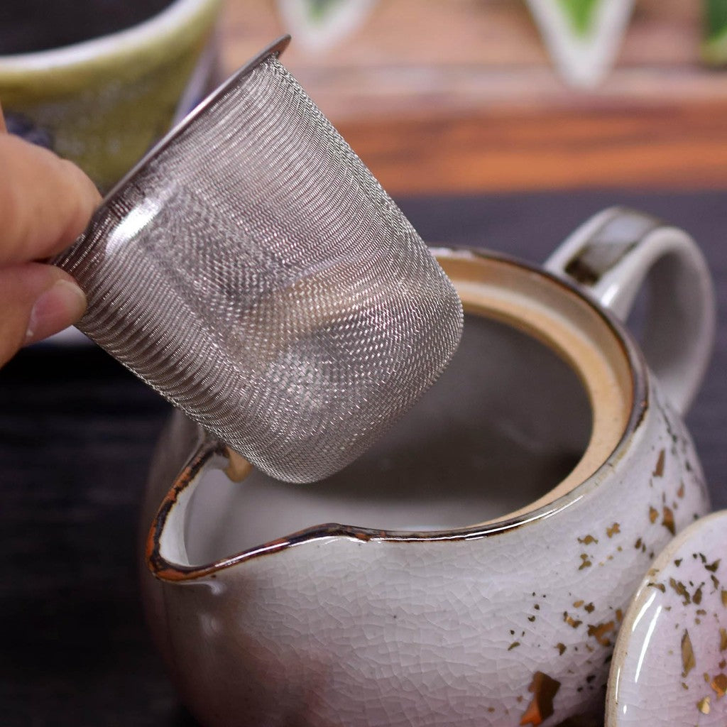 【made in japan】
Stylish Japanese Pottery Teapot by Waza no Kura - Kutani Ware with Glazed Colorful Design and Strainer, High-Quality Ceramic Tableware, Perfect for Gifts, Made in Japan.