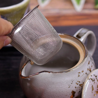 【made in japan】
Stylish Japanese Pottery Teapot by Waza no Kura - Kutani Ware with Glazed Colorful Design and Strainer, High-Quality Ceramic Tableware, Perfect for Gifts, Made in Japan.