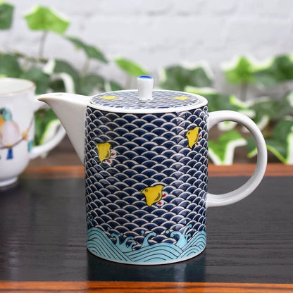 【made in japan】
Stylish Kutani Teapot with Chidori Design - Premium Ceramic Tea Pot with Strainer, High-Quality Japanese Brand Tableware, Made in Japan, Perfect for Tea Lovers.