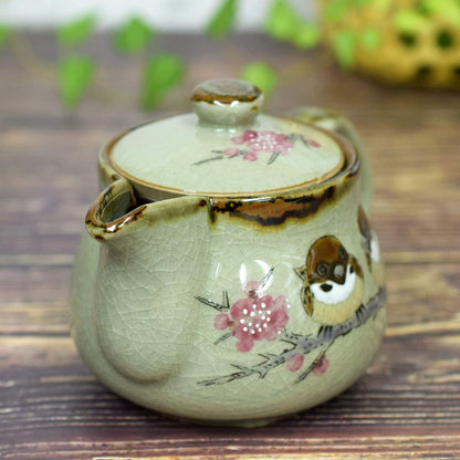 【made in japan】
Stylish Japanese Teapot with Strainer, Kutani Ware, Sparrow Design, Ceramic, Brand New, Made in Japan, Elegant Tableware for Tea Enthusiasts