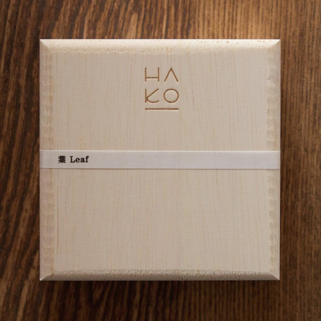 [made in Japan] Japanese Incense Sticks with Leaf Design - HAKO HA KO 6 Pieces with Plate, Boxed, Model 1702, Made in Japan, Traditional Washi Paper Incense from Kunjudo.