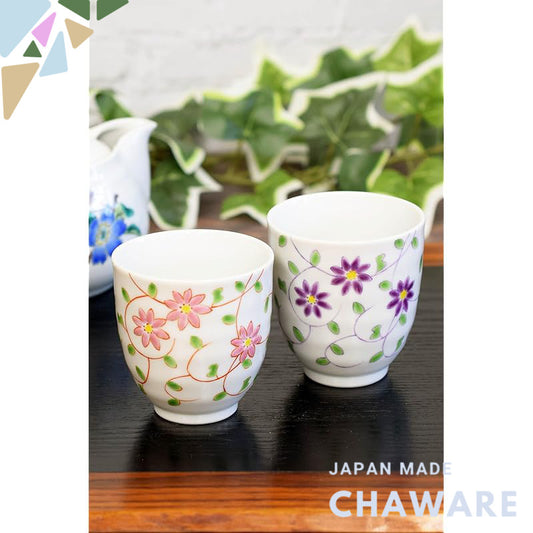 【made in japan】
Waza No Kura Elegant Pair of Japanese Kutani Tea Cups for Couples, Featuring Floral and Arabesque Patter