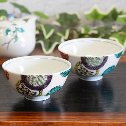 【made in japan】
Couple's Ceramic Bowl and Tea Cup Set, Kutani-yaki Colorful Pattern Design, Japanese Tableware, Brand New, Made in Japan. Perfect for Traditional Dining Experience.