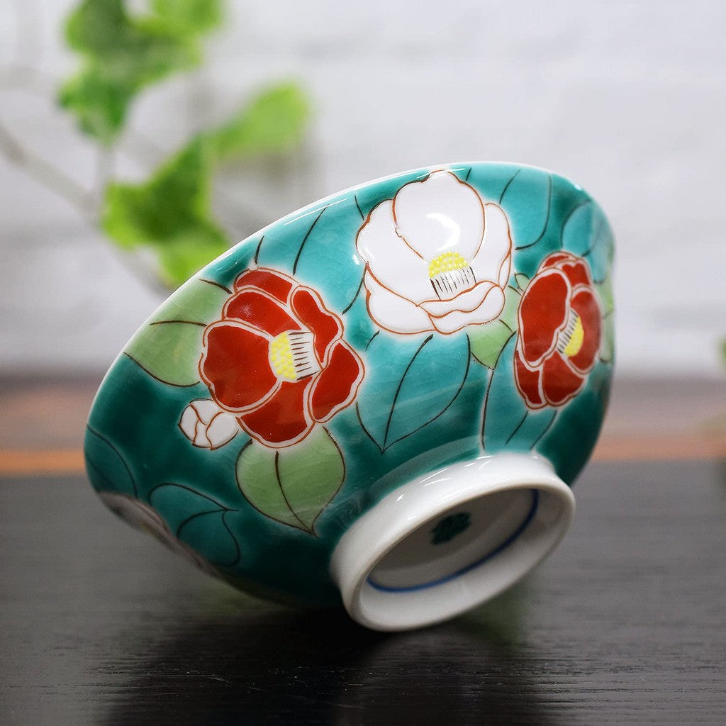 【made in japan】
Kutani Ware Rice Bowl by Wazano-Kura, featuring Camellia Design, High-Quality Ceramic Tableware, Perfect for Traditional Japanese Dining, Ideal Gift for 60th Birthday Celebrations.