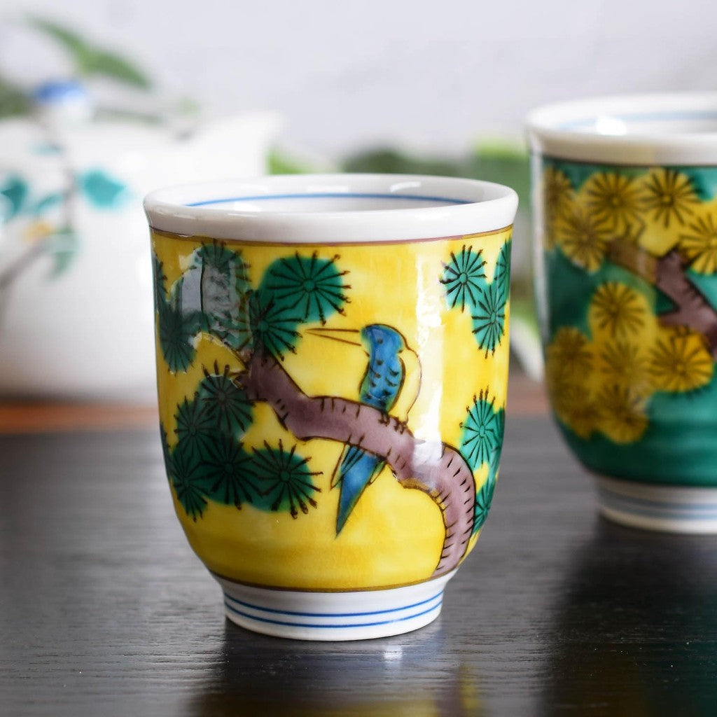 【made in japan】
Elegant Kutani Yaki Pair of Teacups for Couples - Yoshidaya Matsuni Bird Design, Japanese Tableware, Handmade in Japan, Perfect for Tea Lovers.