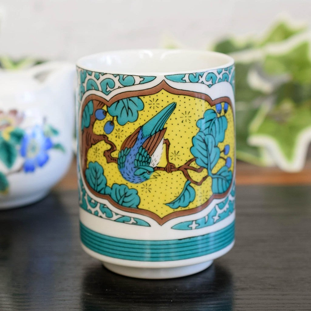 【made in japan】
Large Japanese Tea Cups by Waza no Kura, Kutani Ware, Antique Kyo Kutani Flower and Bird Design, Ceramic Teacup, Authentic Japanese Tableware, High-Quality Japanese Ceramic.
