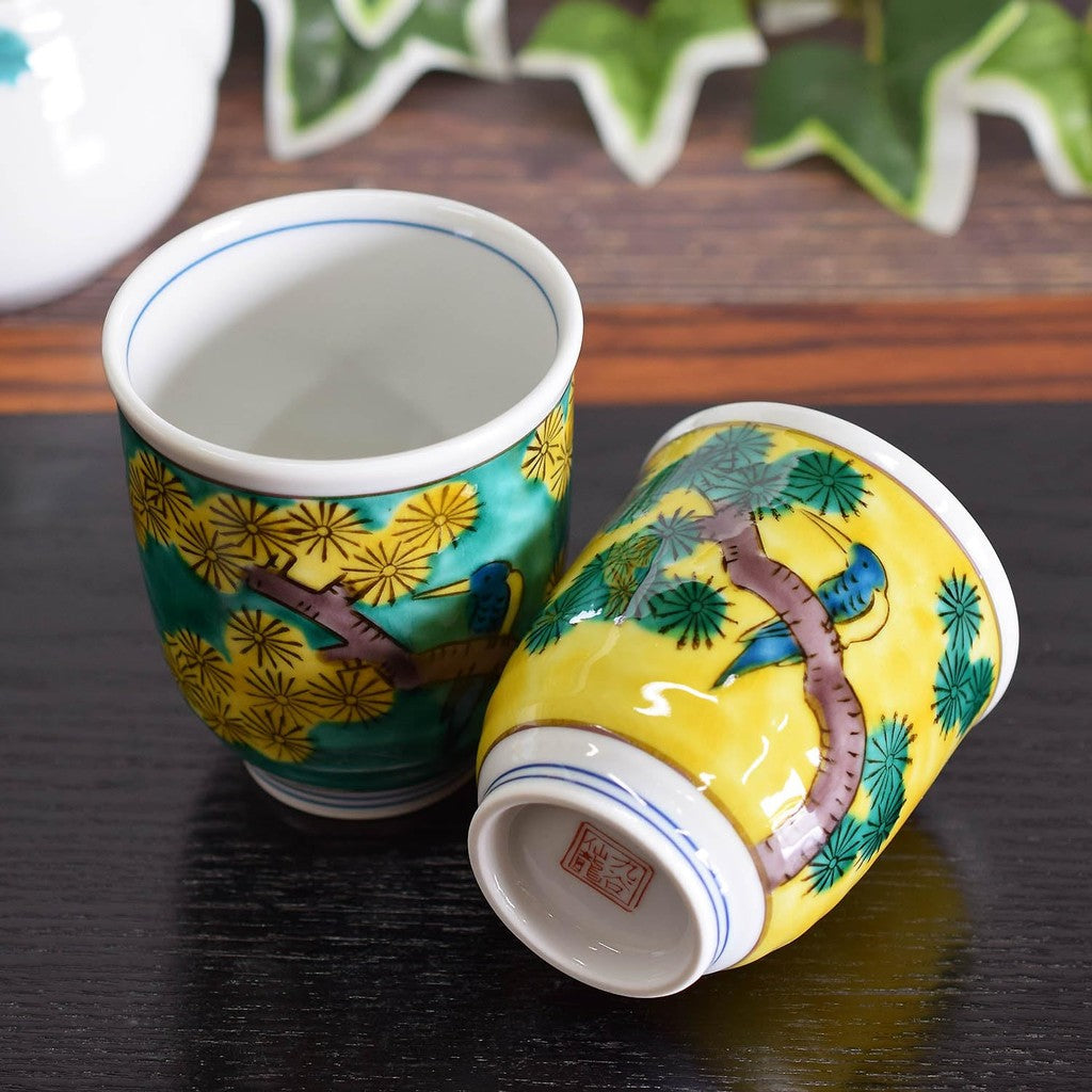 【made in japan】
Elegant Kutani Yaki Pair of Teacups for Couples - Yoshidaya Matsuni Bird Design, Japanese Tableware, Handmade in Japan, Perfect for Tea Lovers.