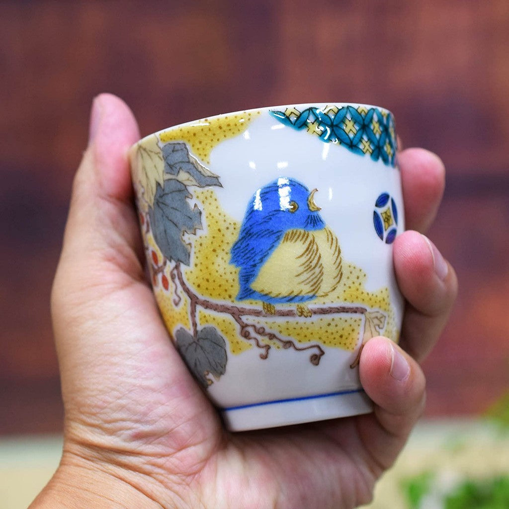 【made in japan】
Stylish Pair of Kutani Ware Teacups by Waza no Kura - Japanese Ceramic for Couples, Perfect for Anniversaries, Birthdays, and Special Celebrations. Ideal Gift for Weddings, Milestone Birthdays, and More!