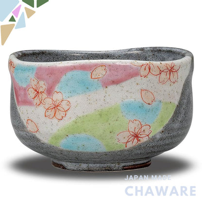 【made in japan】
Stylish Matcha Bowl by Waza no Kura - Kutani Porcelain, Luxury Japanese Tea Ceremony Tool, Perfect Gift 