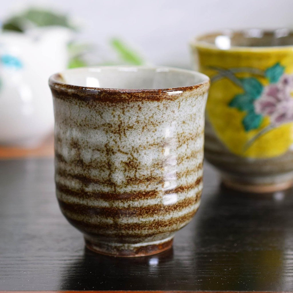 【made in japan】
Kilala Japanese Traditional Ceramic Pair of Tea Cups - Stylish Kutani Ware for Couples, Yoshidaya Peony Design, High-Quality Japanese Tableware, Authentic Japanese Craftsmanship.