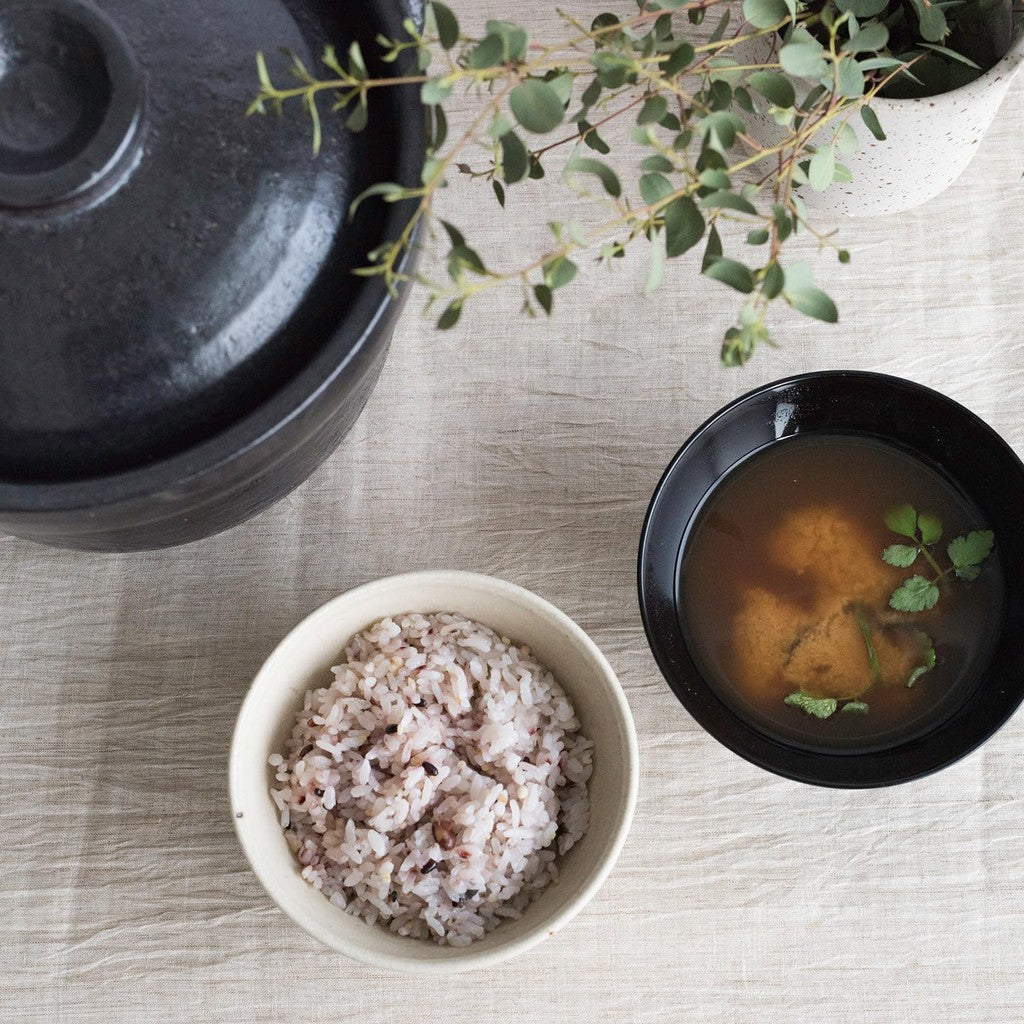 【made in japan】
Shigaraki Pottery Meizan Classic Rice Bowl, Diameter 12cm, Microwave and Dishwasher Safe, Natural Color. Ideal for Daily Use!