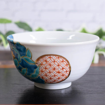 【made in japan】
Stylish Japanese Ceramic Bowl by Waza no Kura, Kutani Ware, Blue Peony Design. High-quality dishware for traditional cuisine. Perfect as a birthday gift or for celebratory occasions like Shinto ceremonies and anniversaries. Handcrafted in