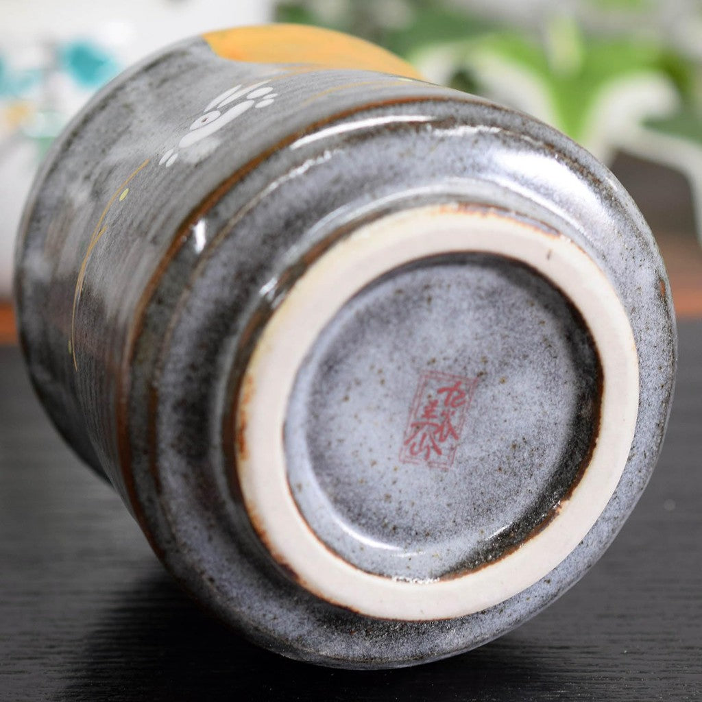 【made in japan】
Stylish Kutani Ware Tea Cup by Waza no Kura - Large Moon Rabbit Design, Ceramic Japanese Tableware, Perfect for Birthdays and Celebrations like 60th, 70th, 77th, 80th Anniversaries, a Thoughtful Gift Made in Japan.