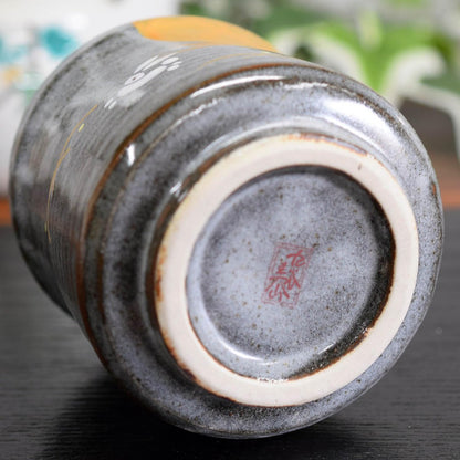 【made in japan】
Stylish Kutani Ware Tea Cup by Waza no Kura - Large Moon Rabbit Design, Ceramic Japanese Tableware, Perfect for Birthdays and Celebrations like 60th, 70th, 77th, 80th Anniversaries, a Thoughtful Gift Made in Japan.