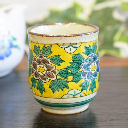 【made in japan】
Stylish Kutani Ware Yuai Mug by Yoshidaya - Japanese Ceramic Teacup, Perfect for Birthdays, Milestone Celebrations, and Gifts for Special Occasions, Made in Japan.
